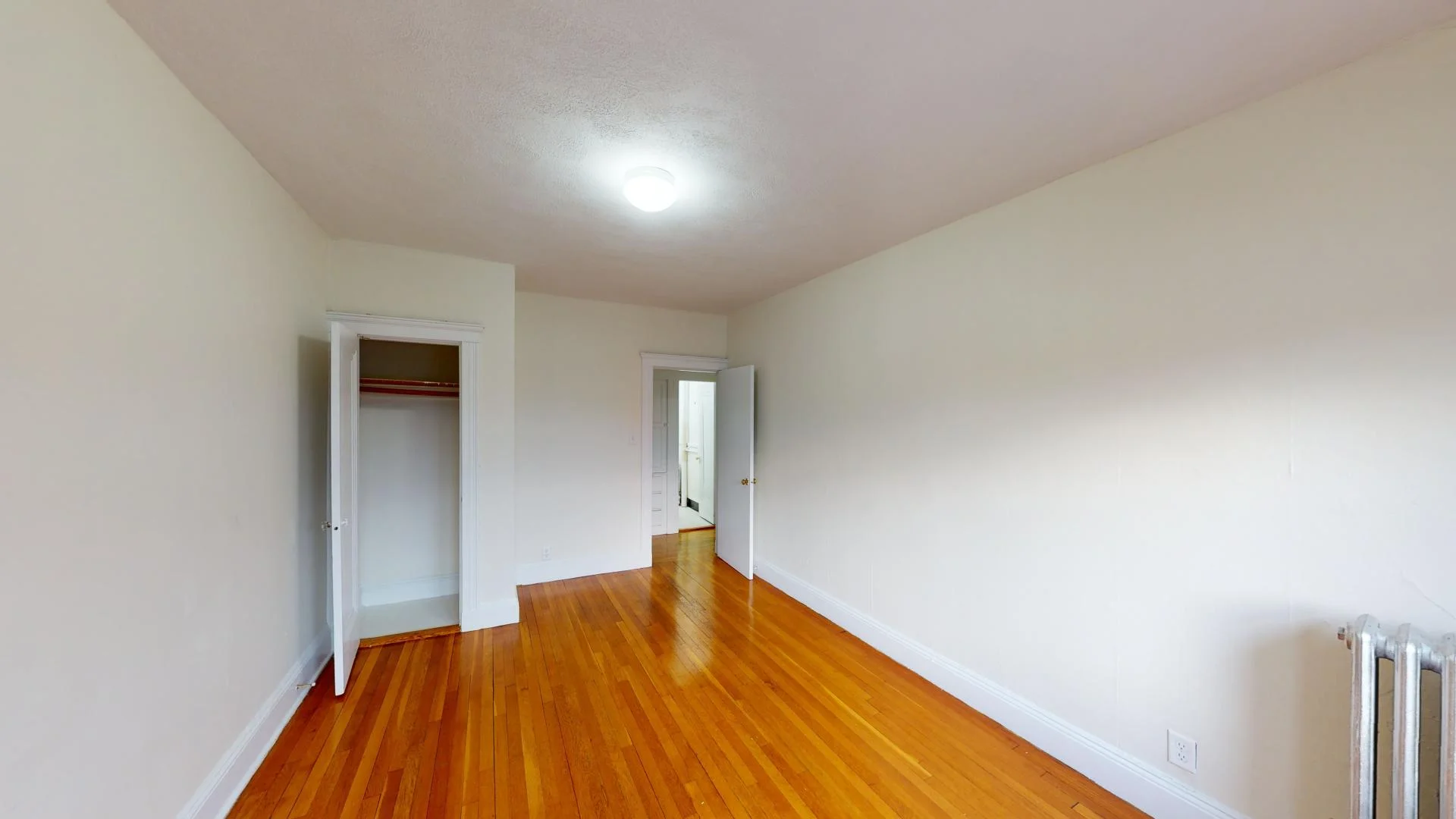 Chic studio apartment near campus in 