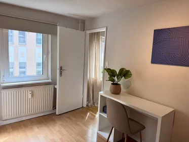 Gesamte Unterkunft in der Körnerstraße, Ehrenfeld, bild 2 von 10