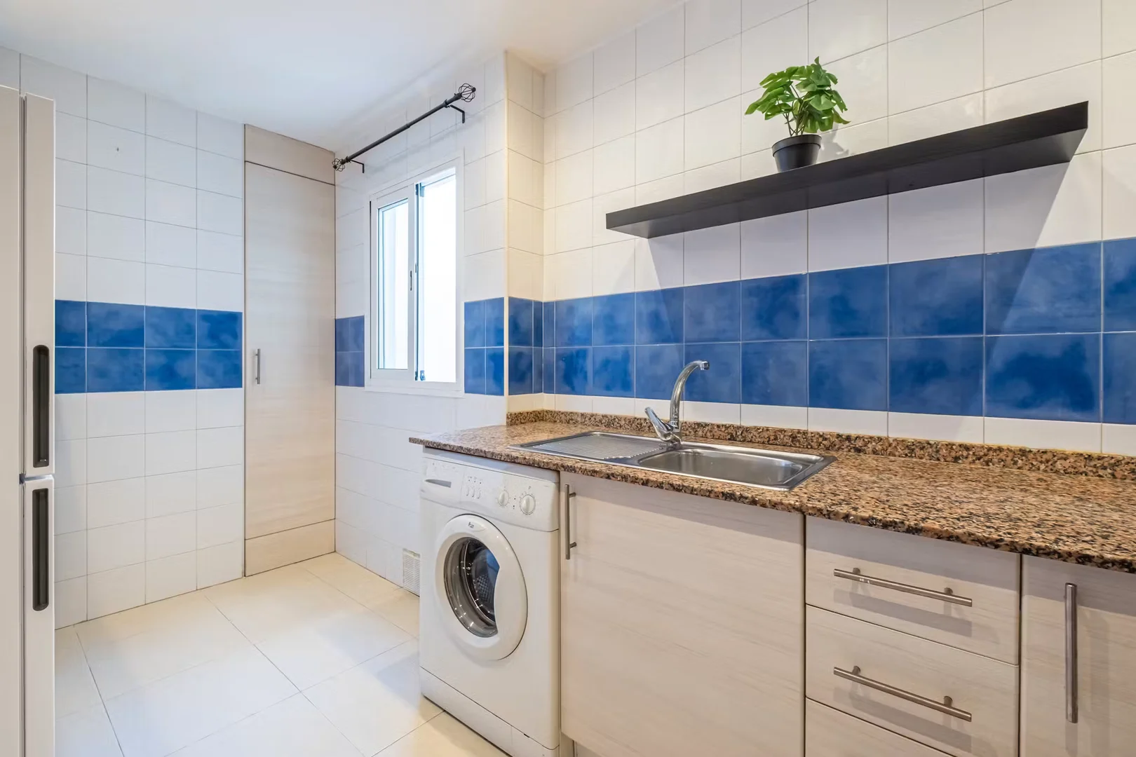Budget-friendly student room close to campus in 