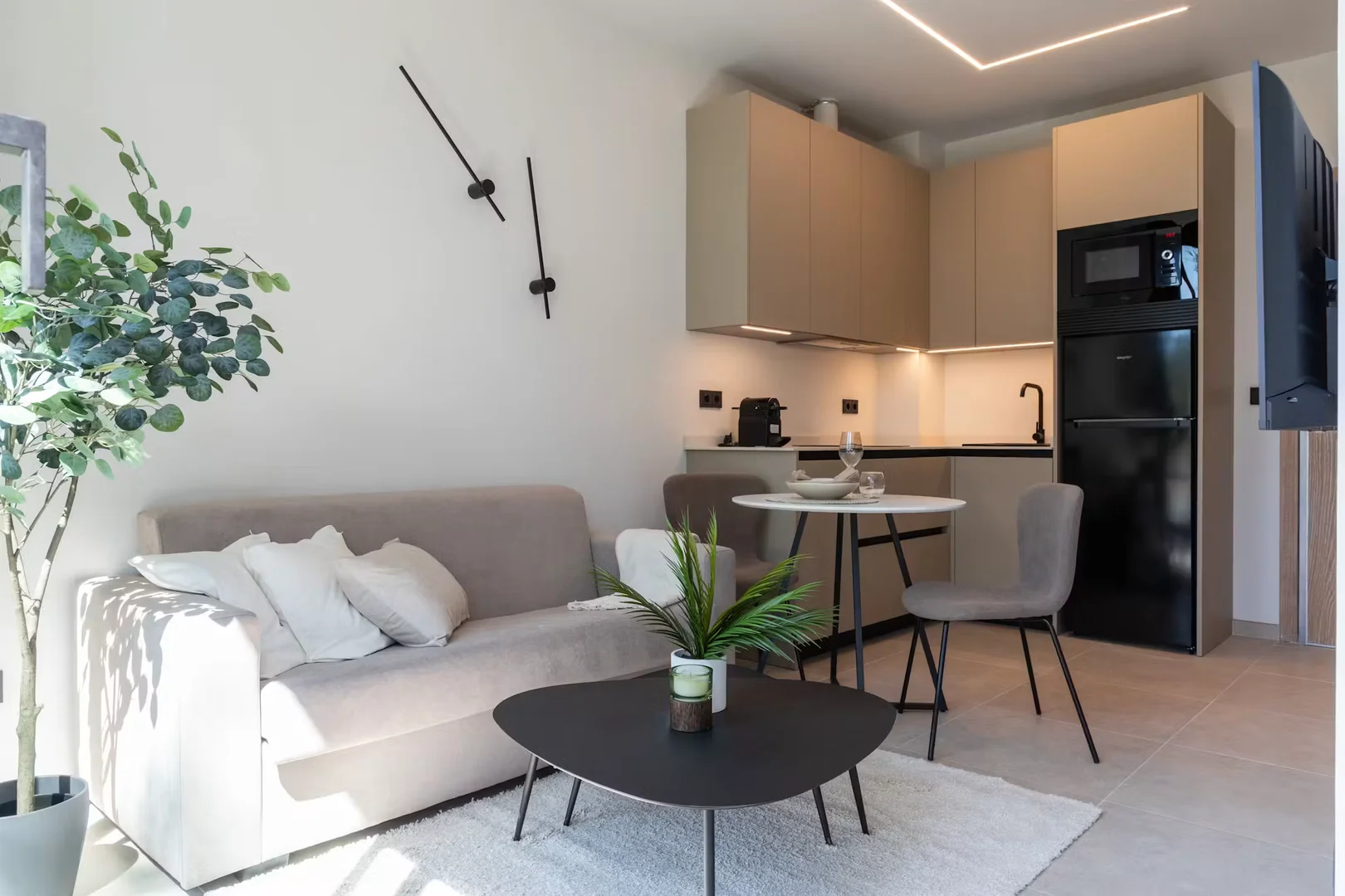 Comfortable and spacious student room in 
