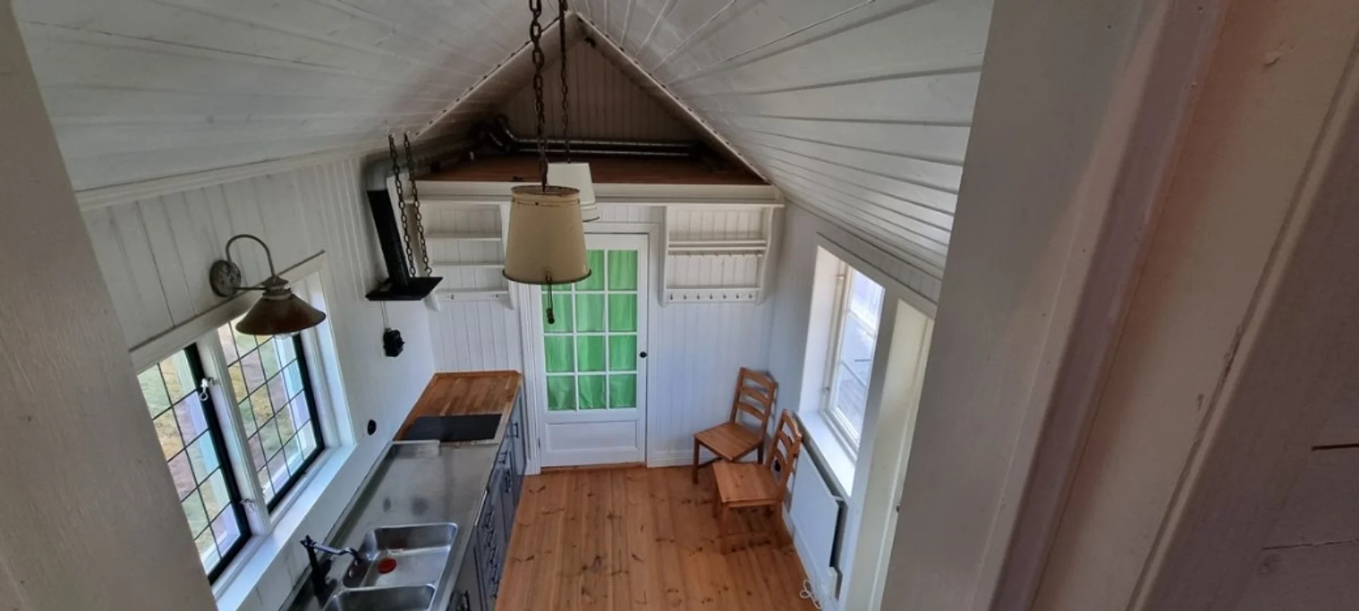 Comfortable and spacious student room in