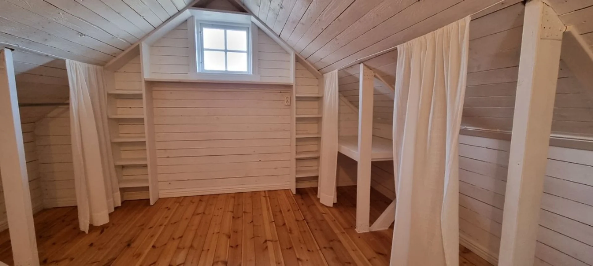 Budget-friendly student room close to campus in