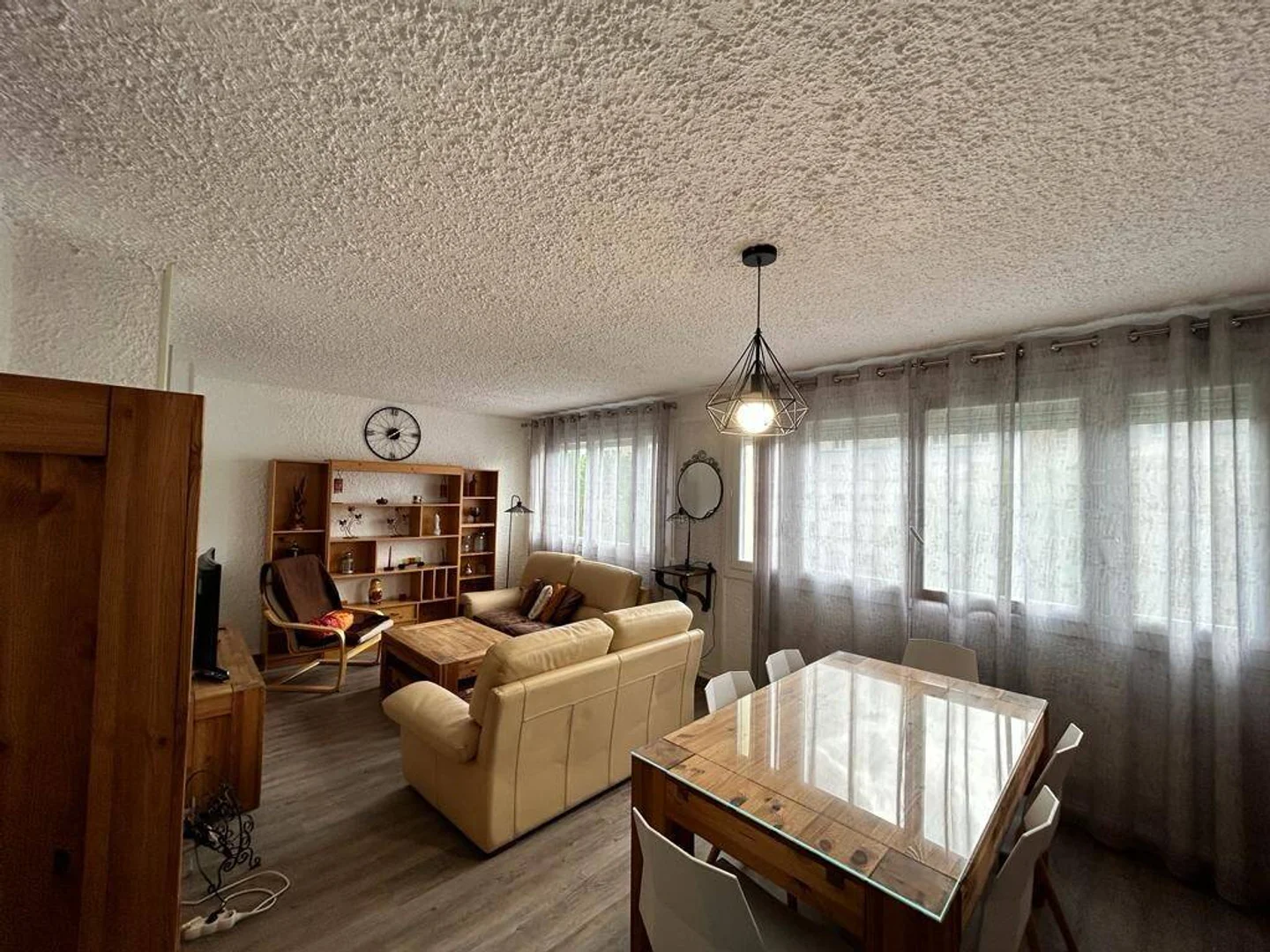 Habitación acogedora para estudiantes disponible en 