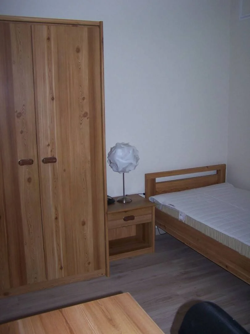 Quarto de estudante em  com área de estudo e instalações partilhadas