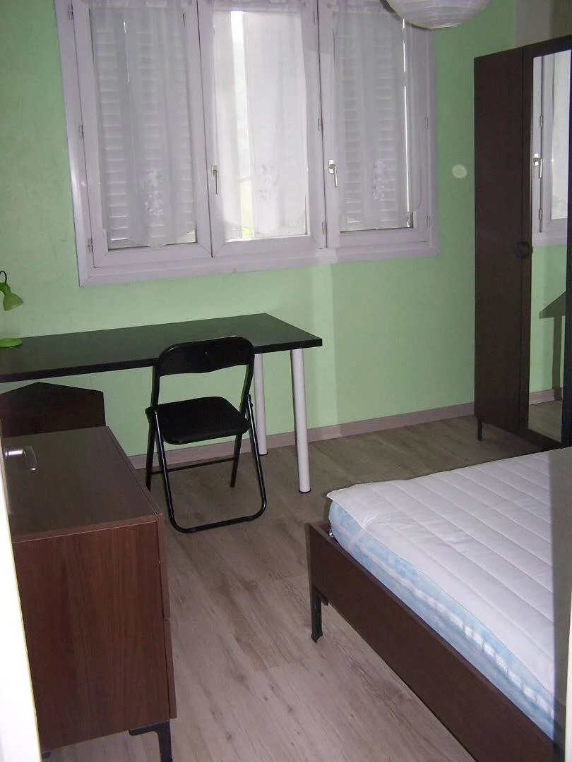 Quarto amigo do estudante em  com comodidades modernas