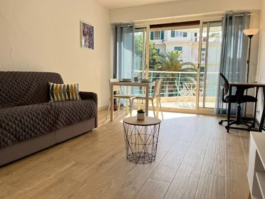 Privatzimmer in der Antibes, 06160, bild 1 von 10