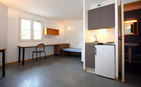 Quarto privado em residência em Aix-en-Provence, 13090, imagem 2 de 11
