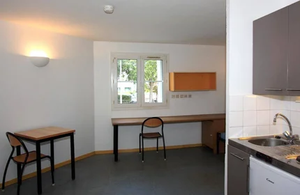 Quarto privado em residência em Aix-en-Provence, 13090, imagem 5 de 11