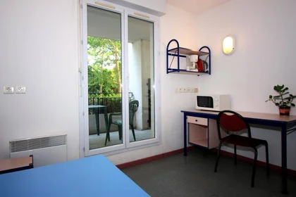 Quarto privado em residência em Aix-en-Provence, 13090, imagem 7 de 11