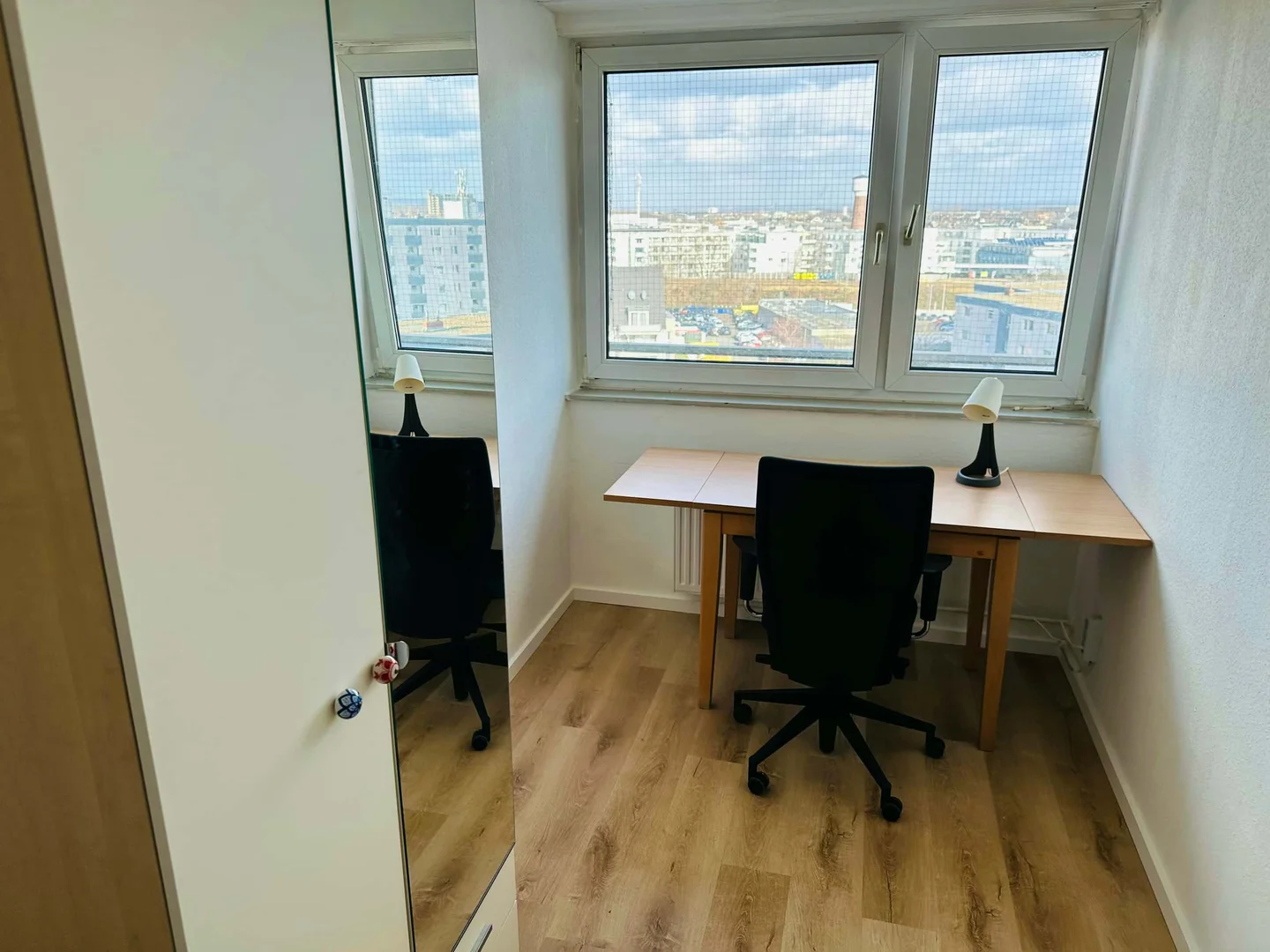 Habitación estudiantil económica con ubicación conveniente en 