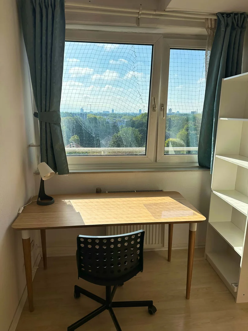 Habitación para estudiantes en  con área de estudio y facilidades compartidas