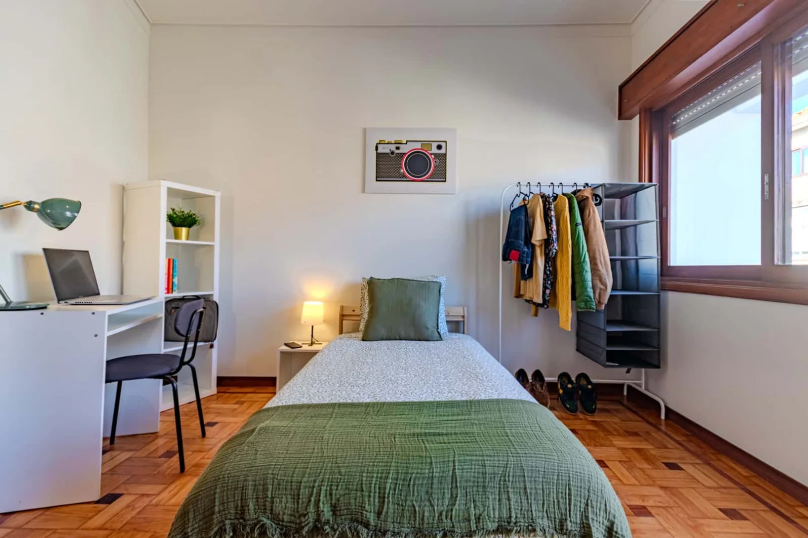 Room for rent in student apartment in , fully furnished