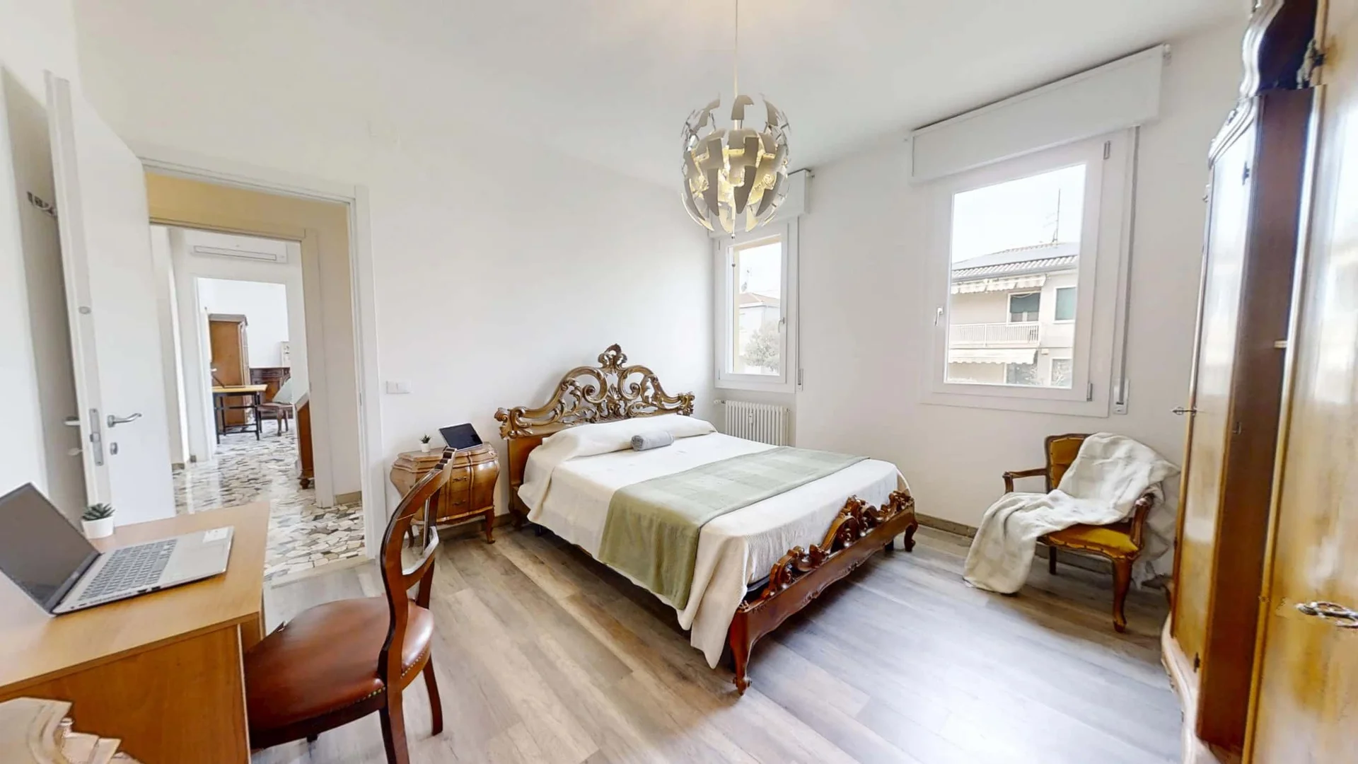 Habitación para estudiantes en  con área de estudio y facilidades compartidas