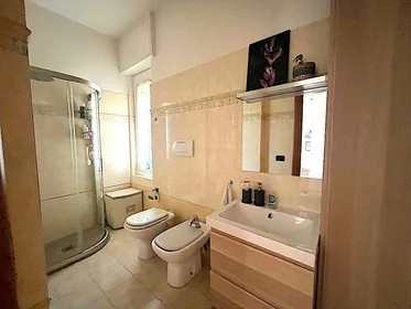 Habitación privada en Via Monte Rosa, 60, 16139 Genova GE, Italia, imagen 12 de 15