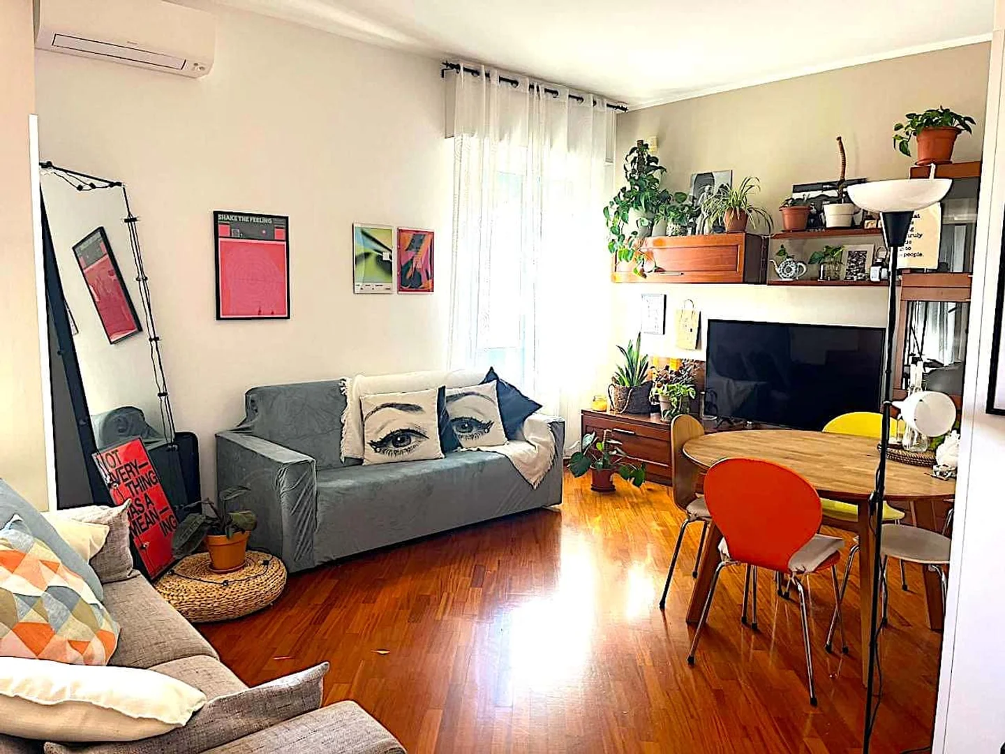 Chambre abordable pour les étudiants avec un bon éclairage dans 
