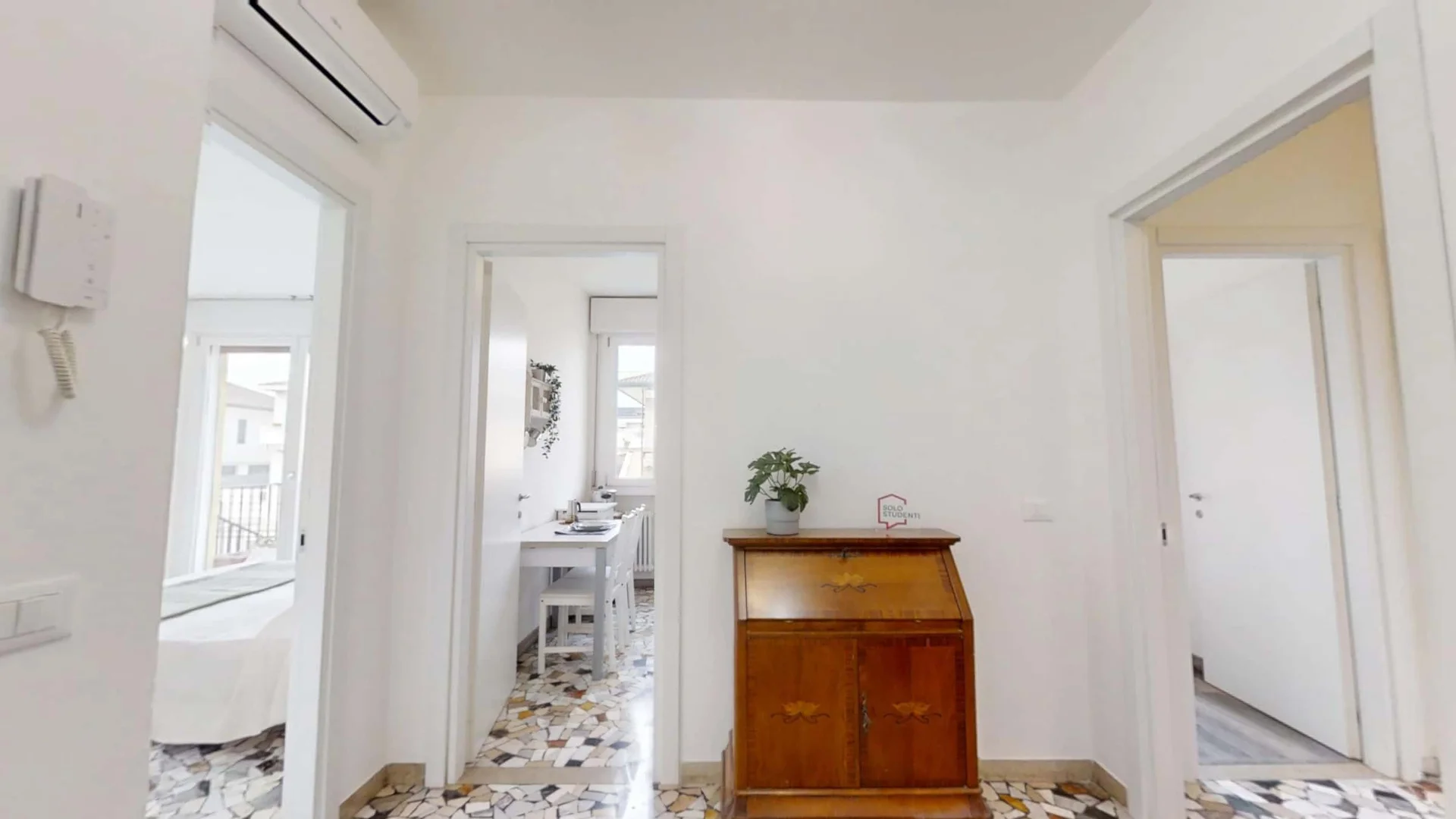 Habitación acogedora para estudiantes disponible en 