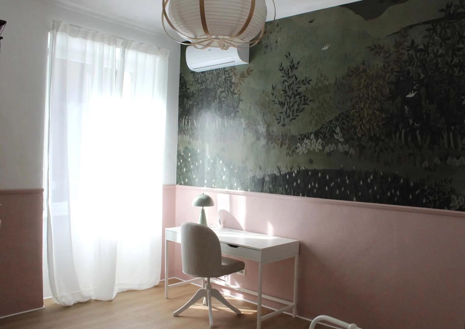 'de modern olanaklara sahip öğrenci dostu oda