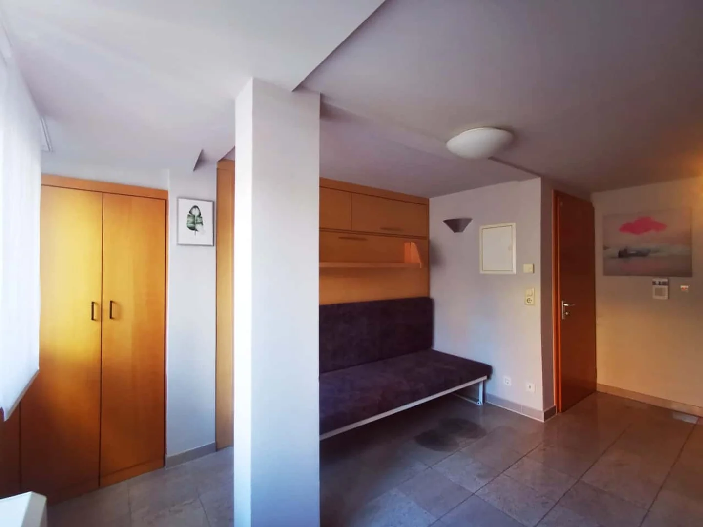 Habitación estudiantil amplia y cómoda en 