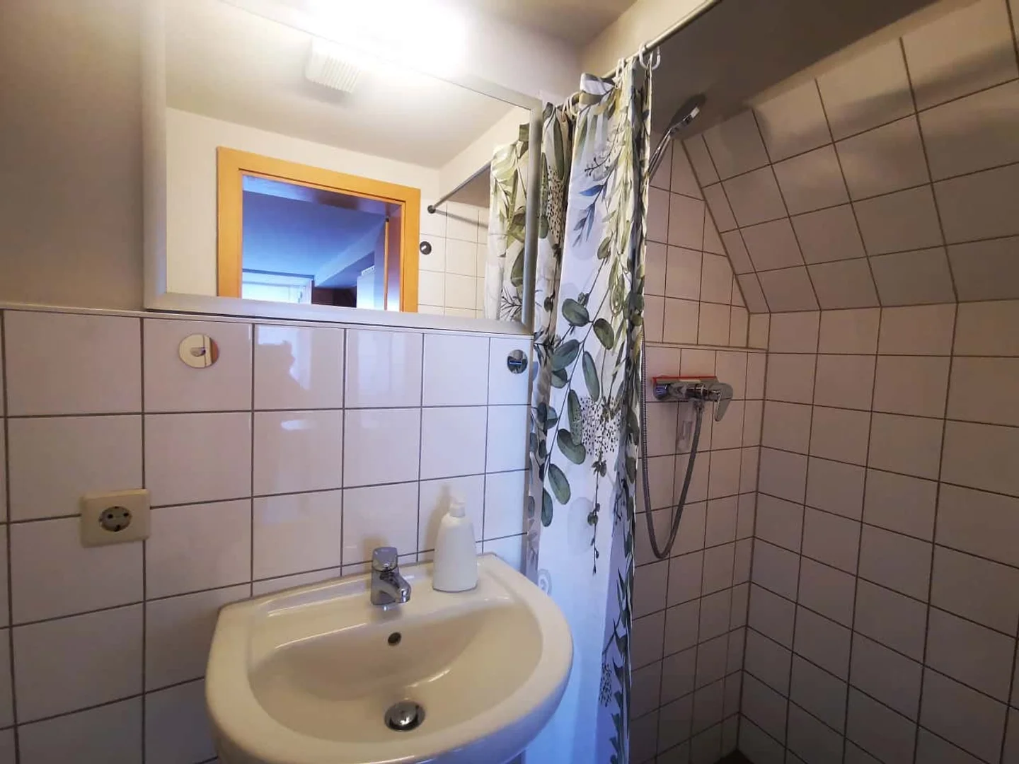 Habitación acogedora para estudiantes disponible en 