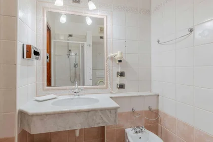 Quarto privado em Via Correggiari, 4a, 44121 Ferrara FE, Italy, imagem 6 de 7