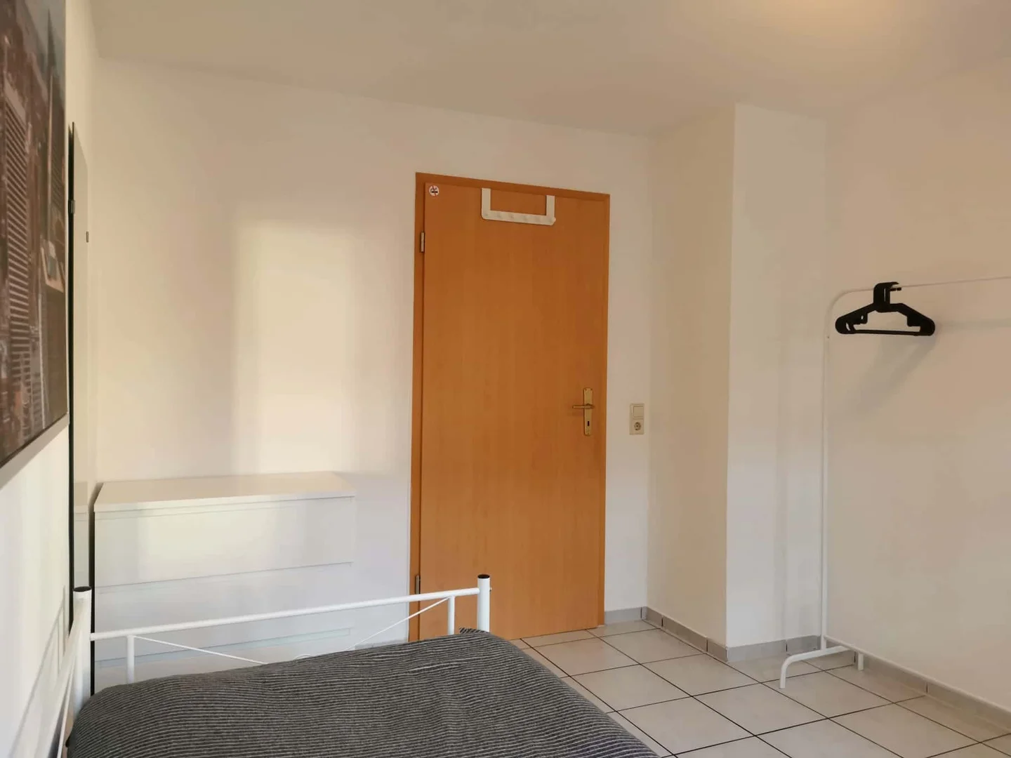 Student-friendly room in with modern amenities