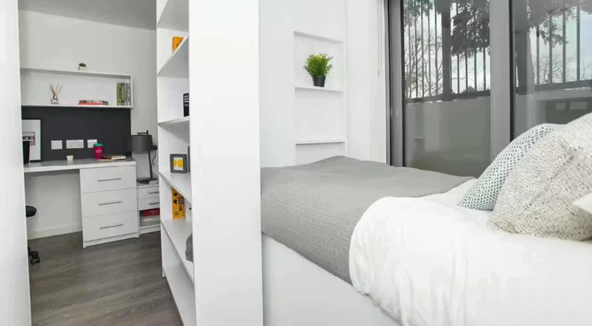 Funktionelles Studentenzimmer perfekt zum Studieren in 