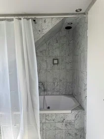 Stanza privata in Linienstraße, Stadtbezirk 3, immagine 1 di 6