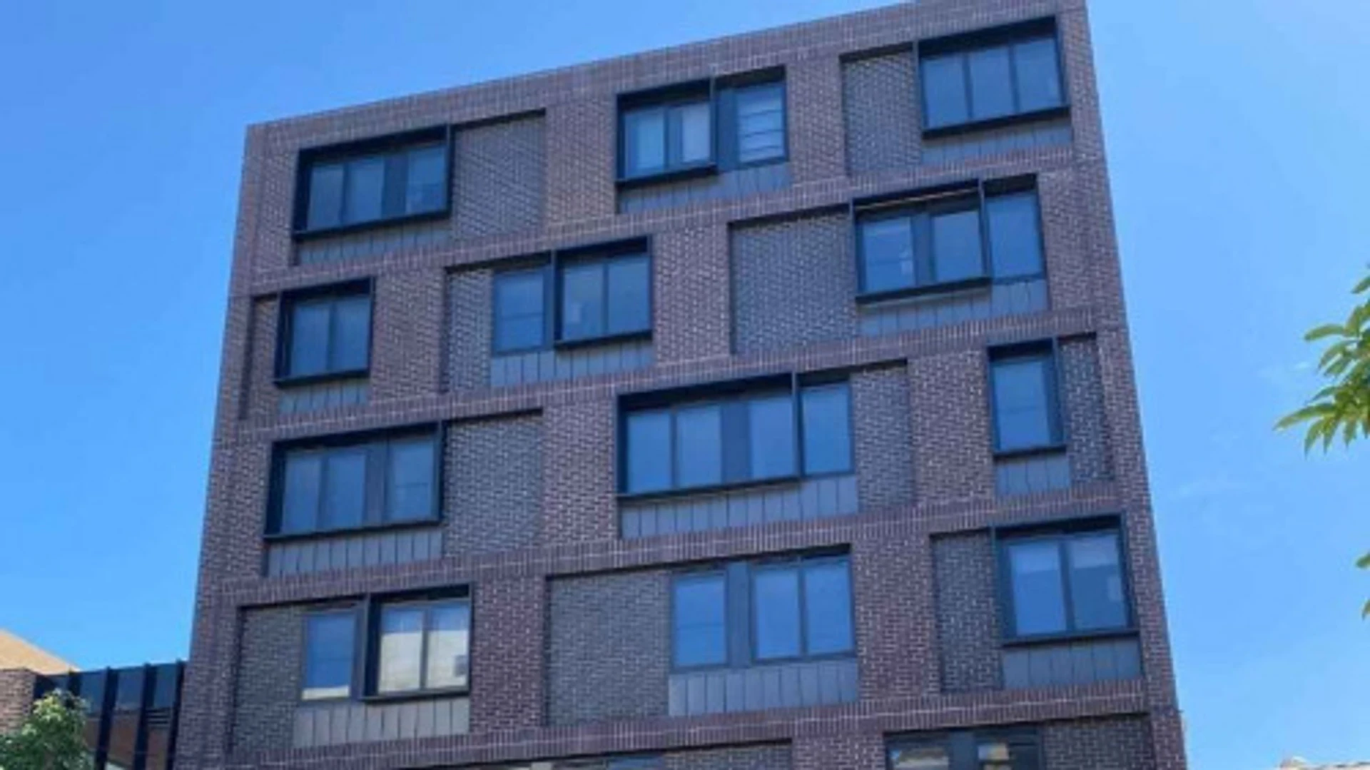 Stanza per studenti luminosa e ariosa con facile accesso all'università a 