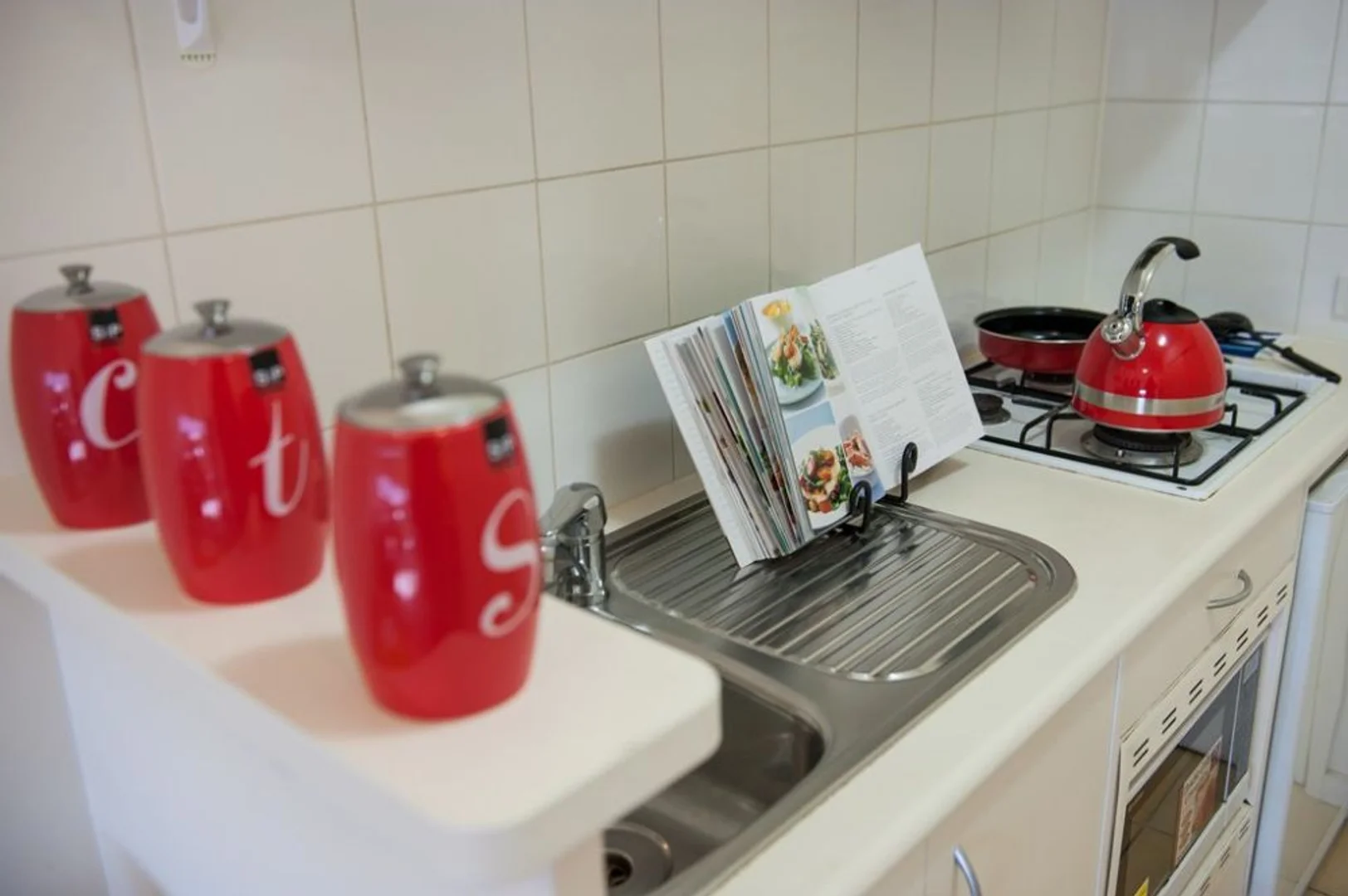 Modern student studio with complete amenities in 