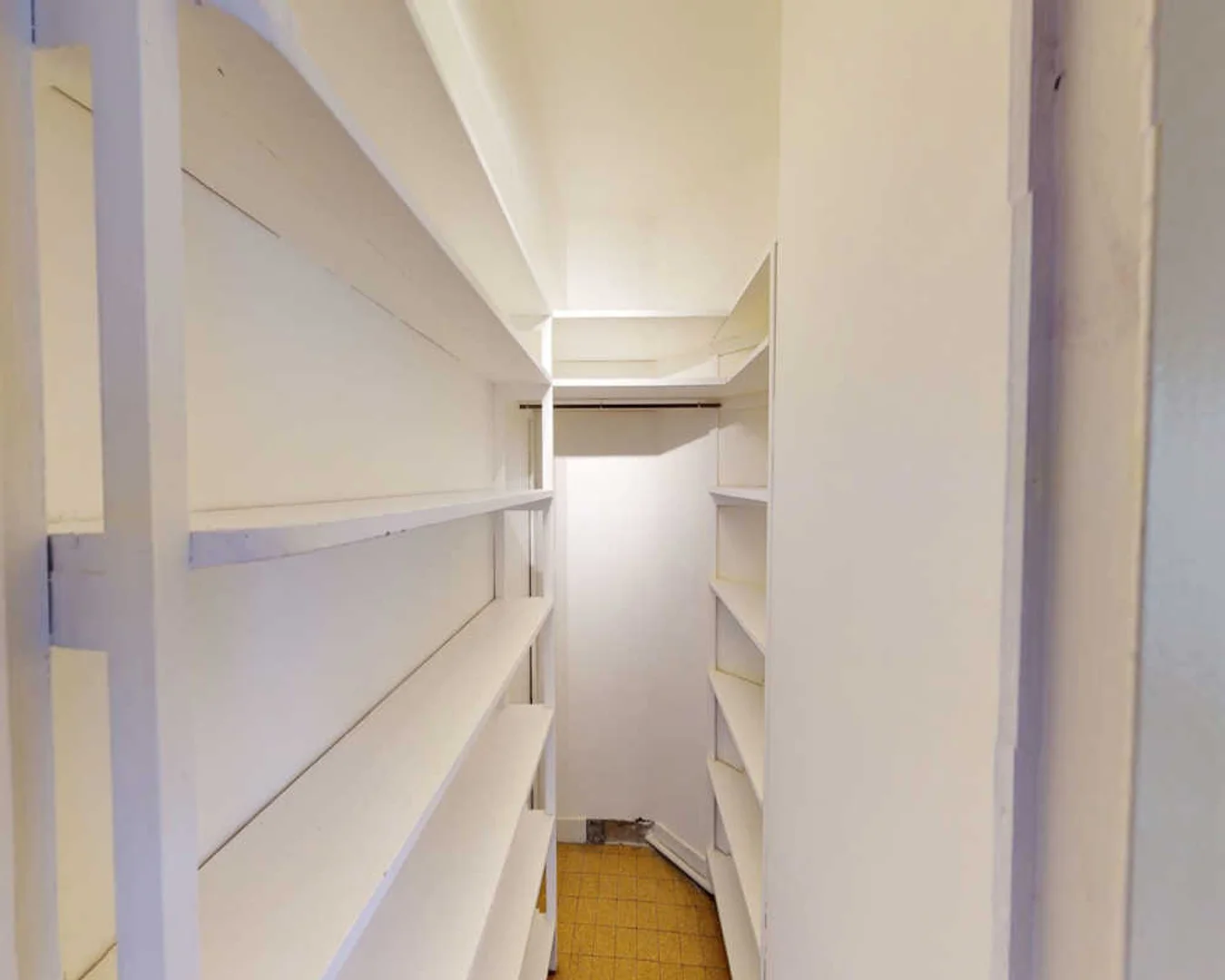 Economical student room with convenient location in 