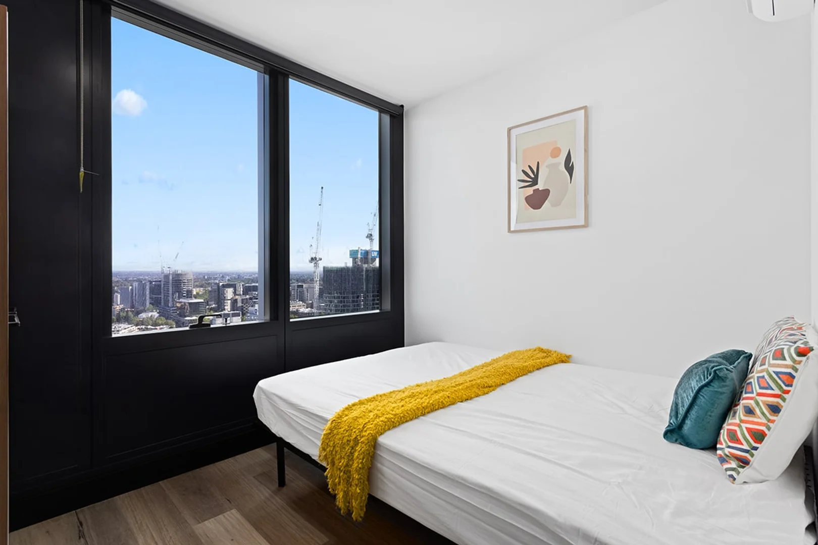 Quarto para alugar em apartamento de estudantes em , totalmente mobilado