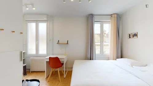 Private room at rue Turenne, image 1 of 10