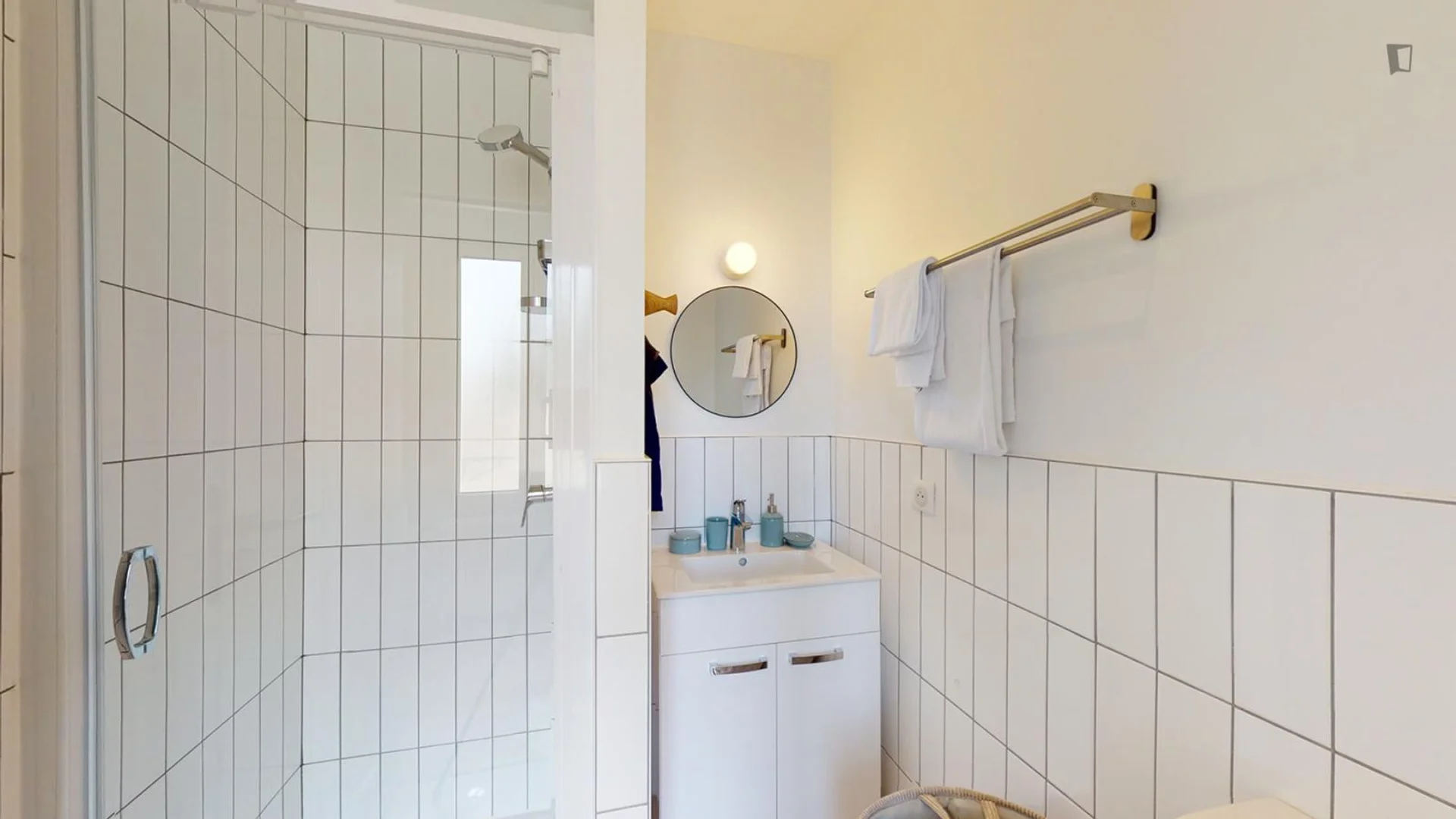 Habitación para estudiantes en  con área de estudio y facilidades compartidas