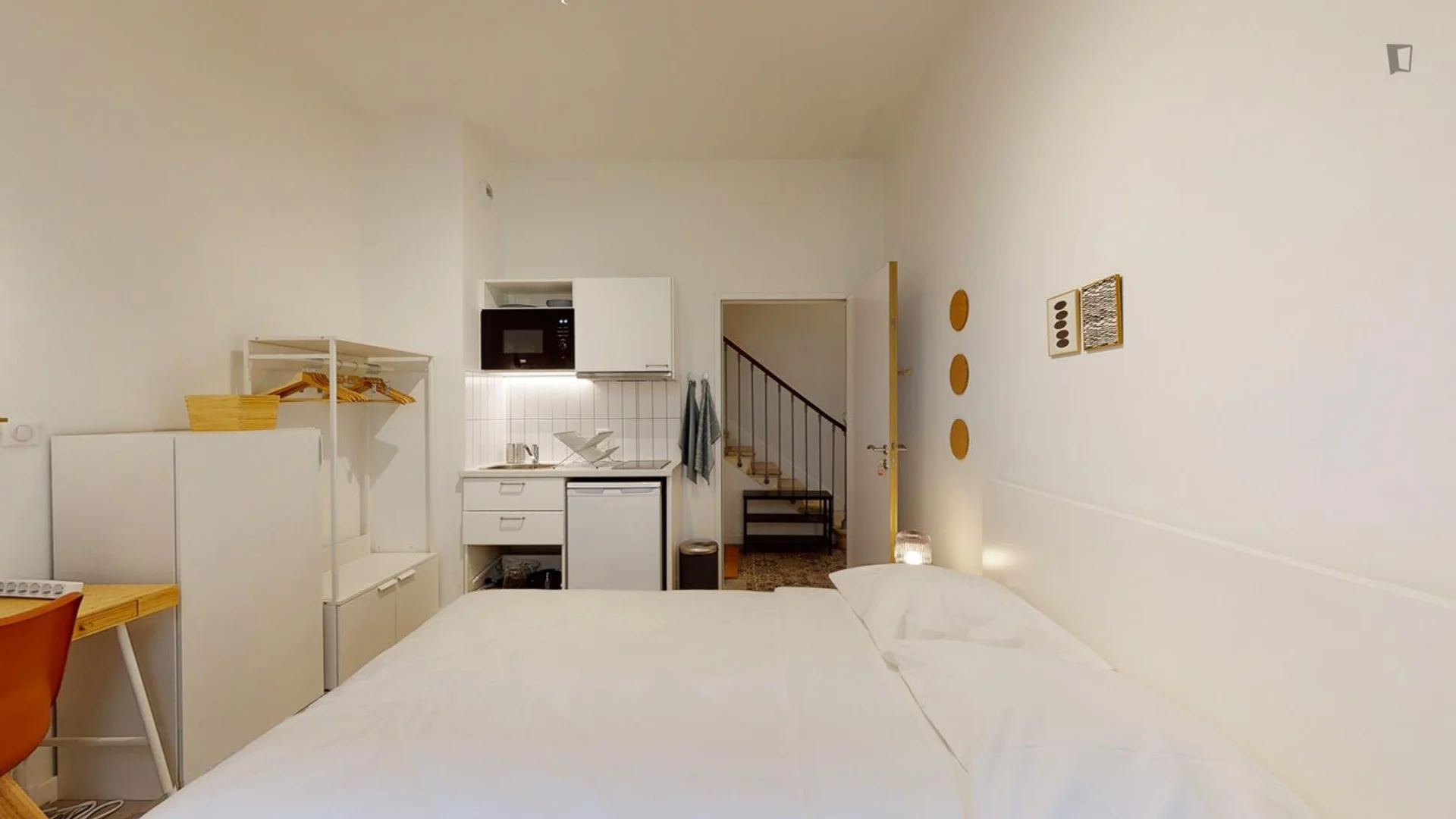 Habitación estudiantil económica con ubicación conveniente en 