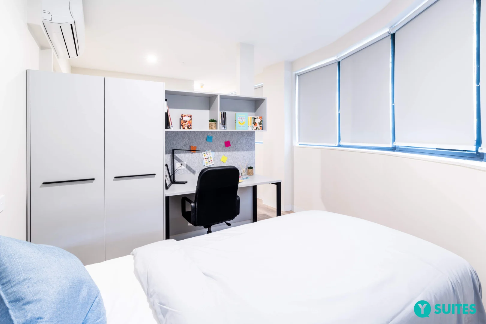 Chic studio apartment near campus in 