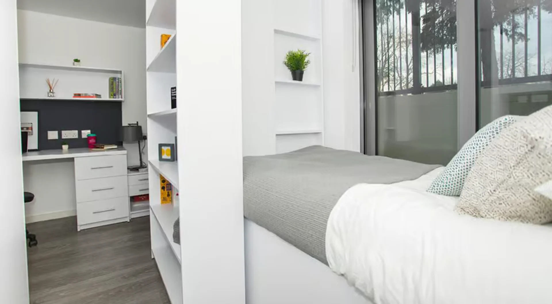 Studio d'étudiant minimaliste dans  avec agencement efficace