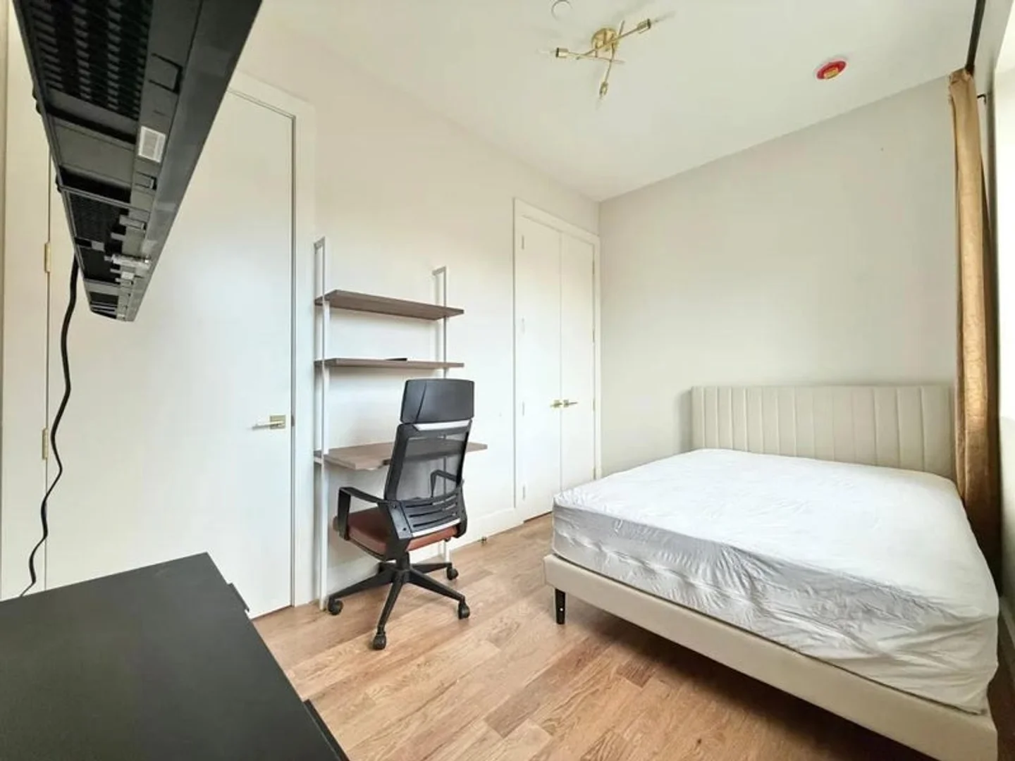 980 Kent Avenue, 2B, Bedford-Stuyvesant, Brooklyn, NY, 11205
