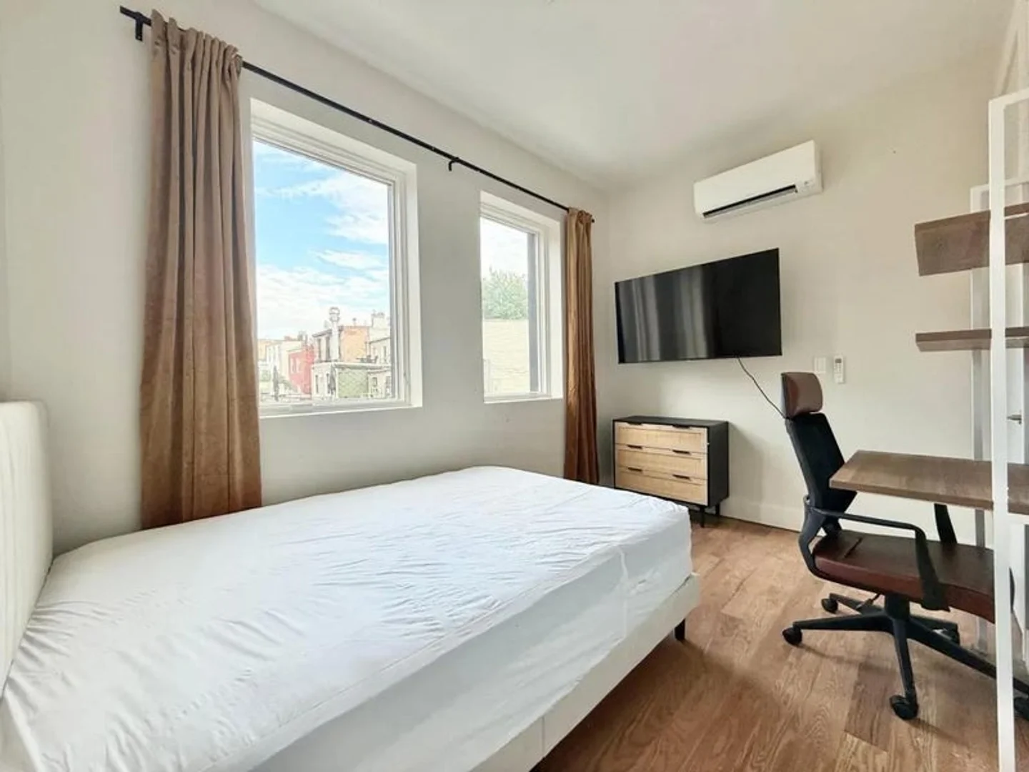 980 Kent Avenue, 2B, Bedford-Stuyvesant, Brooklyn, NY, 11205