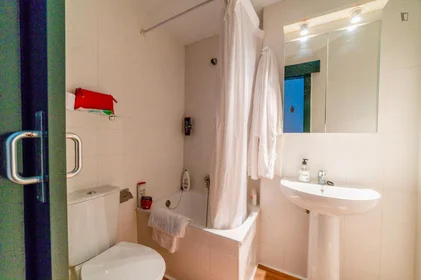Stanza privata in residence in 103 Paseo del Prior, immagine 4 di 20