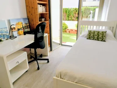 Private room at Carrer de l'Uruguai, image 1 of 10
