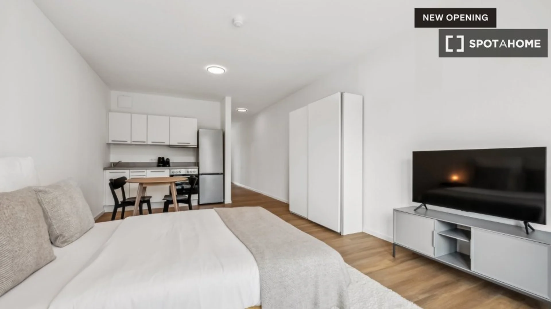 Self-contained studio for students in central 