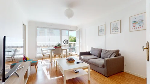 Quarto privado em 12 Rue de la Morellerie, imagem 1 de 10