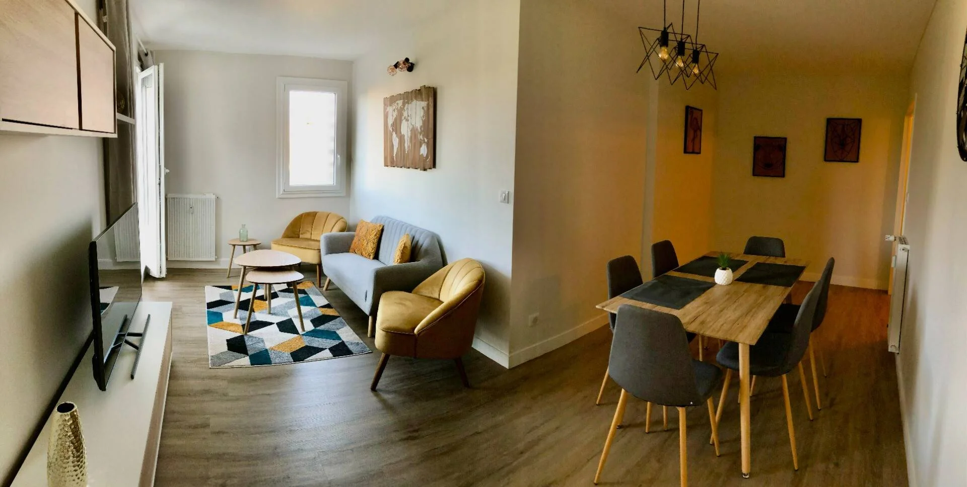Quarto de estudante em  com área de estudo e instalações partilhadas