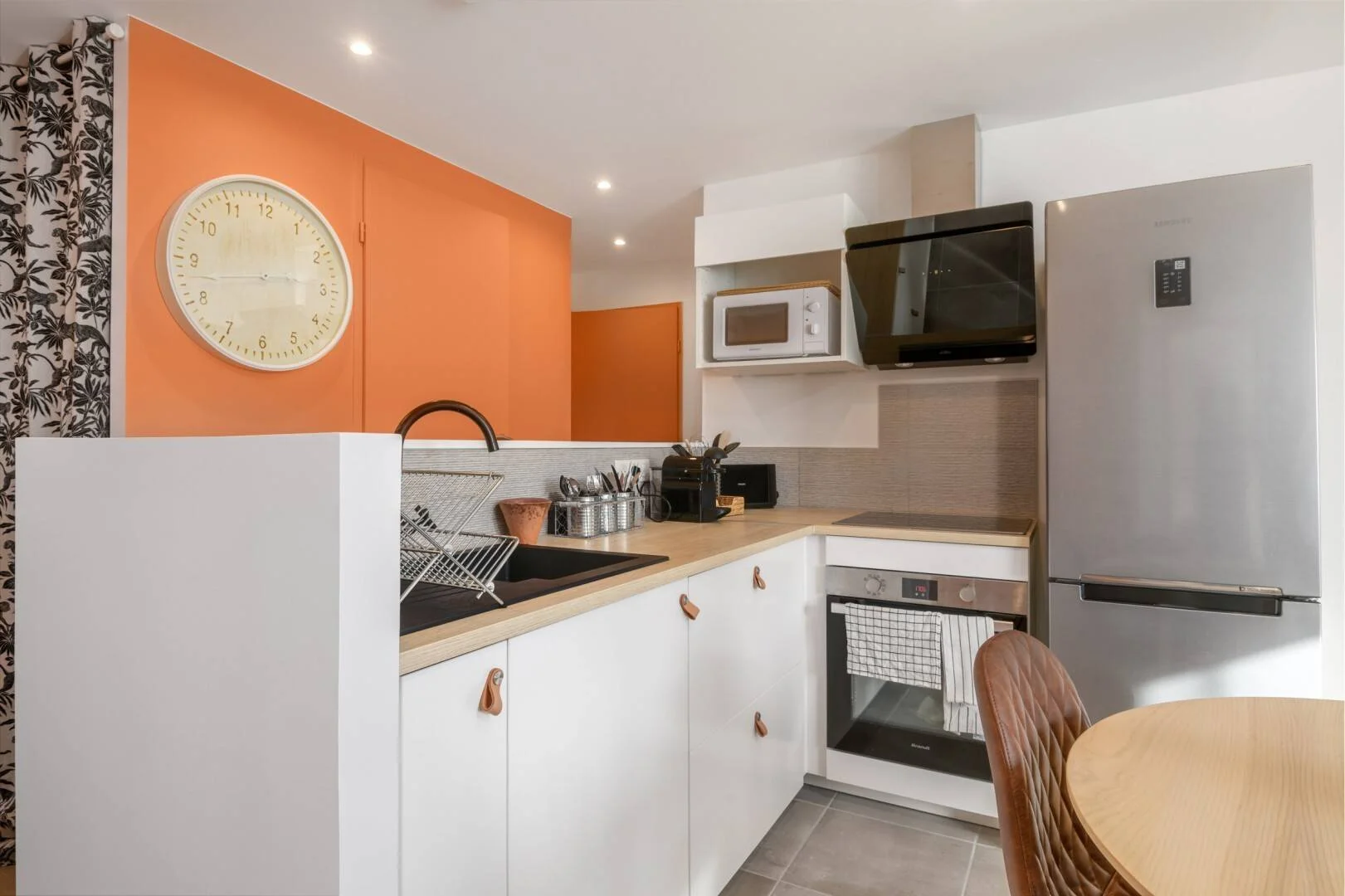 Room for rent in student apartment in , fully furnished