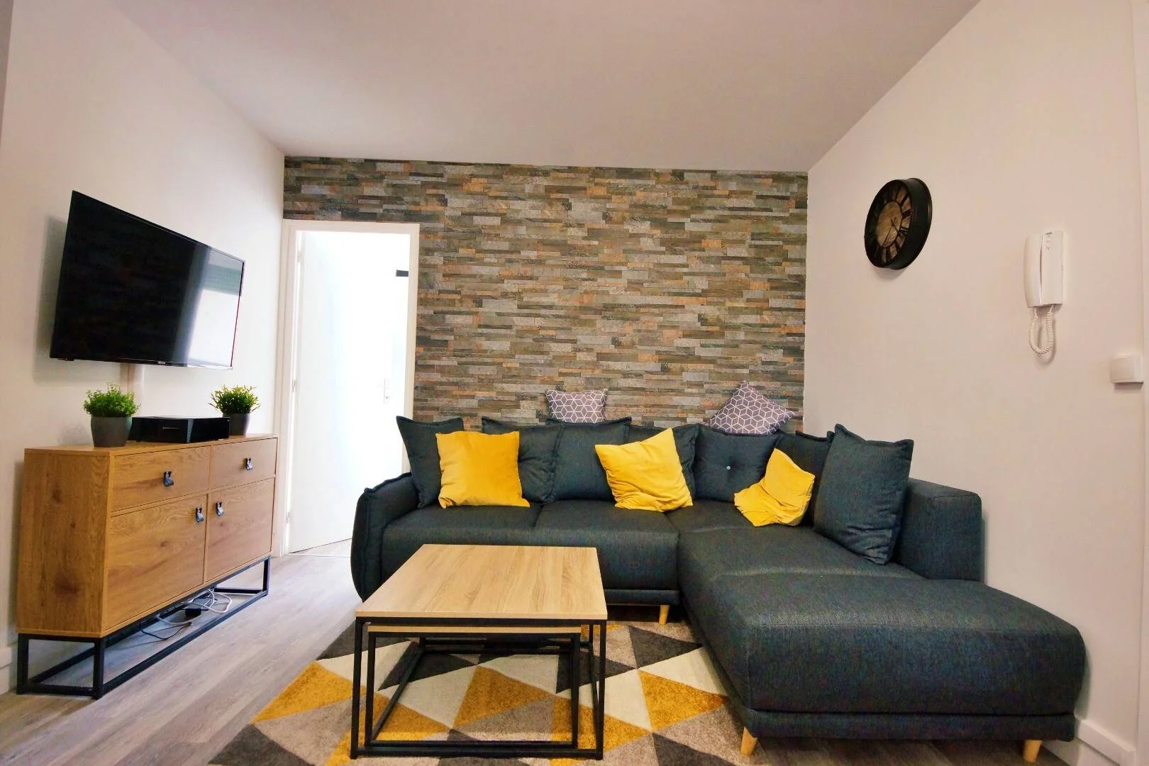 'de öğrenci dairesinde, tamamen mobilyalı kiralık oda