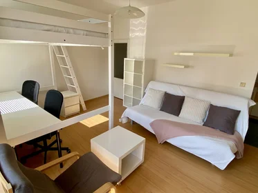 Apartamento inteiro em U Kříže 609/4, imagem 1 de 34
