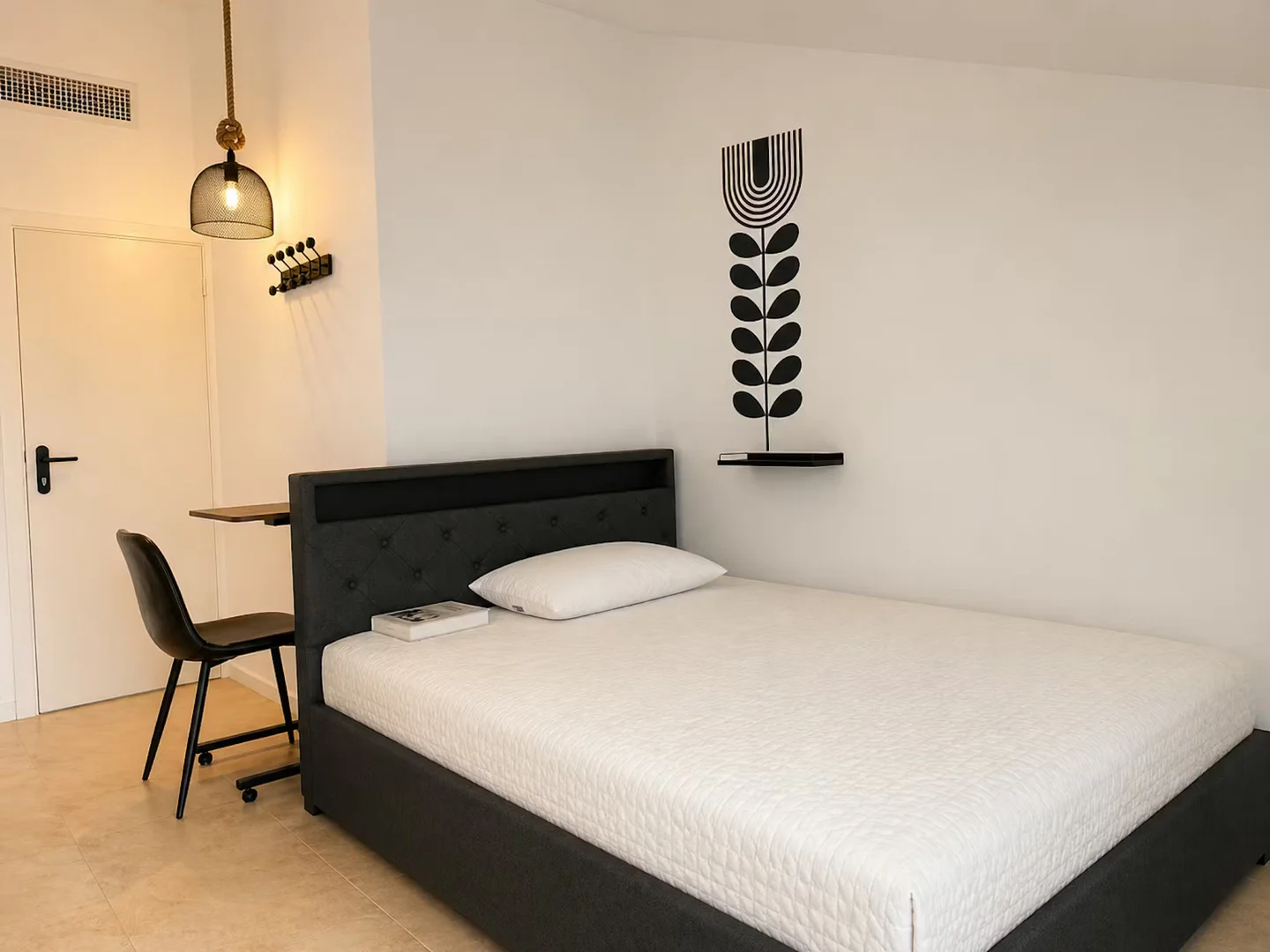 Helles und luftiges Studentenzimmer mit einfachem Zugang zur Universität in 