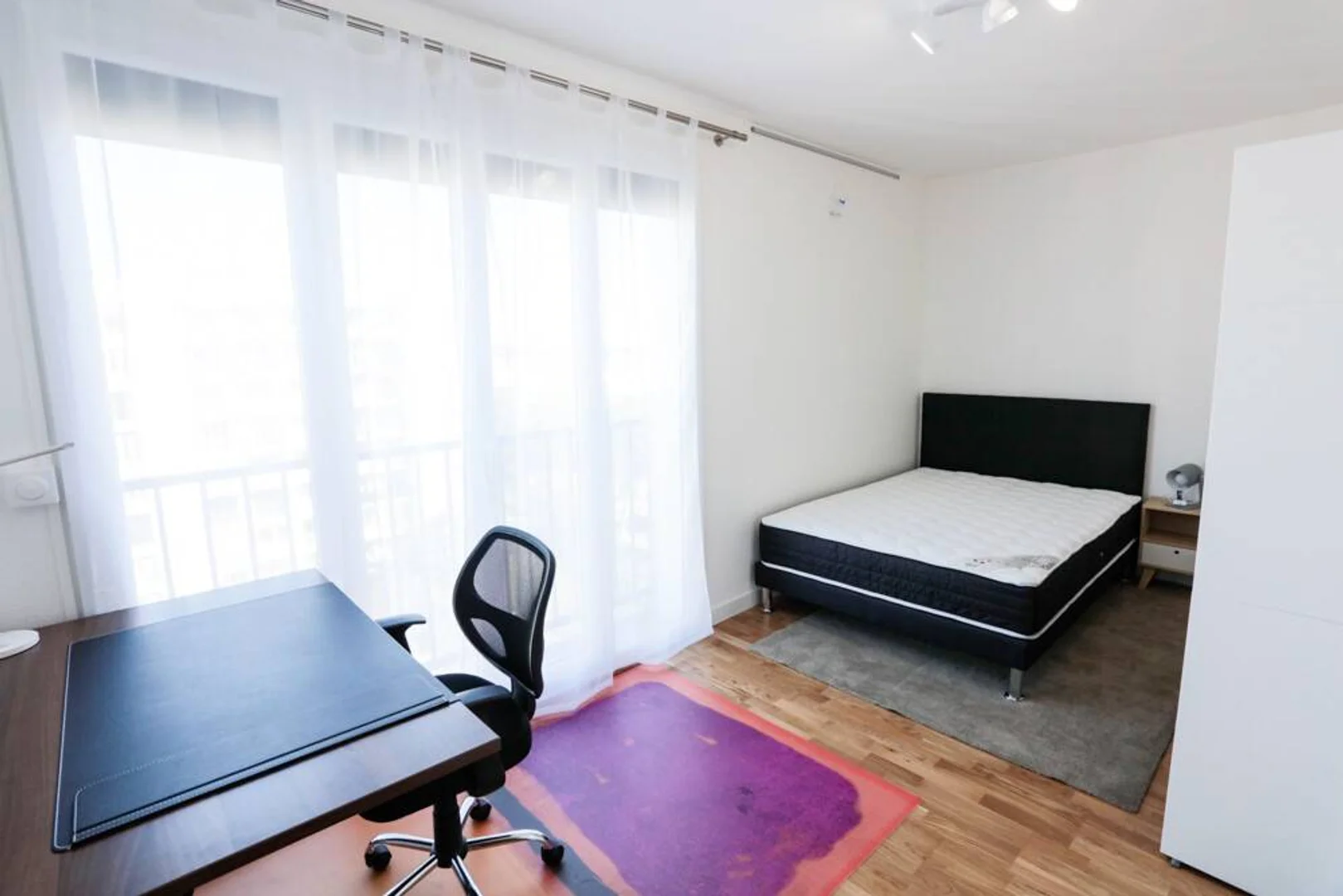 Quarto amigo do estudante em  com comodidades modernas