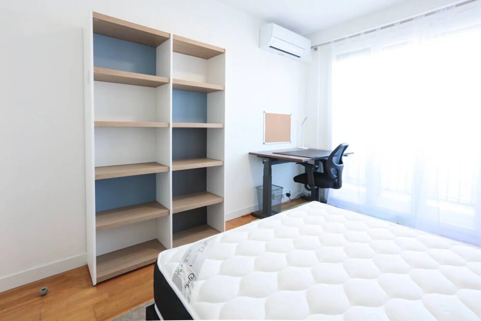 Quarto amigo do estudante em  com comodidades modernas