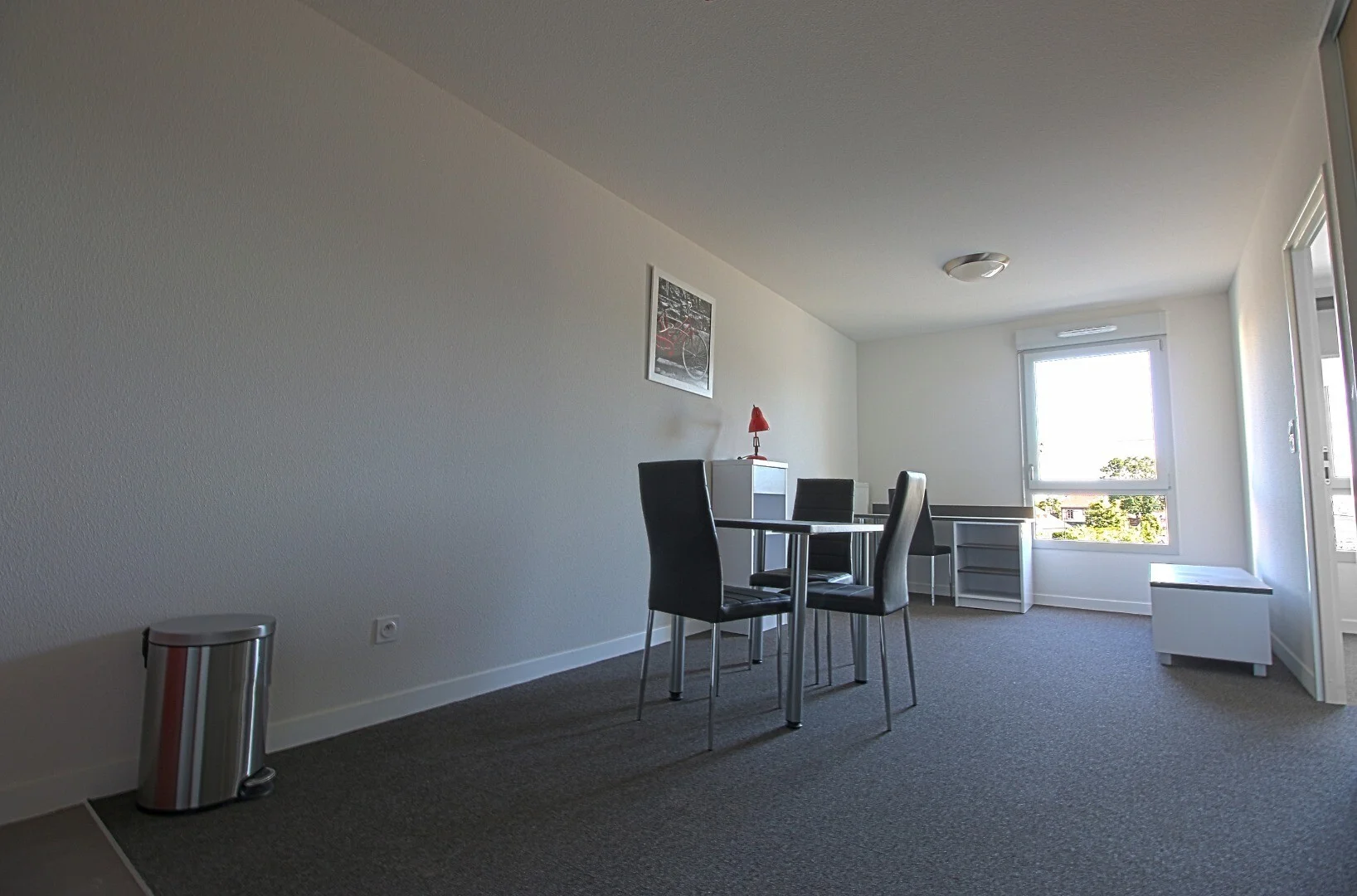 Niedrogi pokój studencki blisko kampusu w 